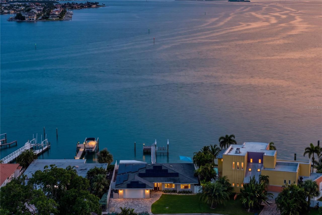 7989 Causeway Boulevard N, Saint Petersburg, FL 33707 Photo