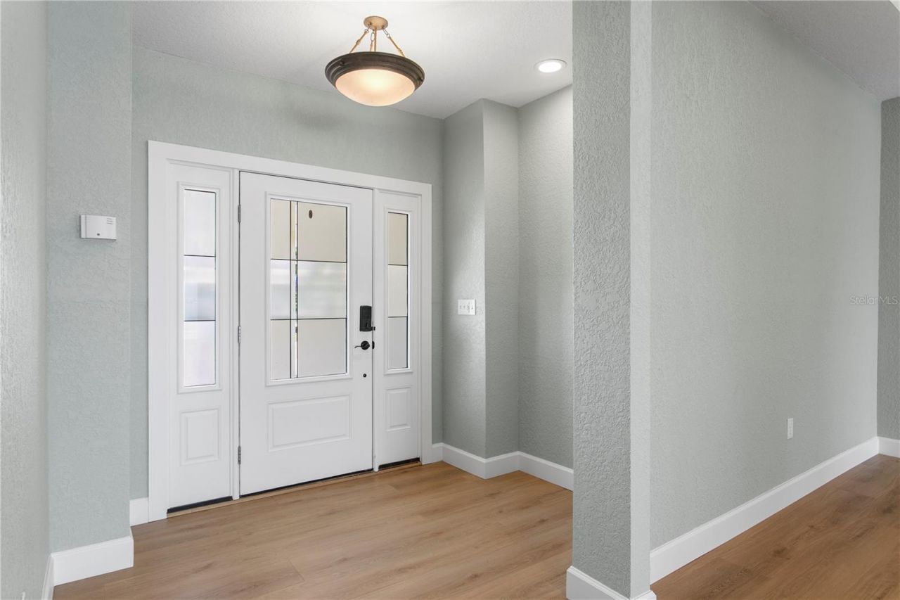 7989 Causeway Boulevard N, Saint Petersburg, FL 33707 Photo