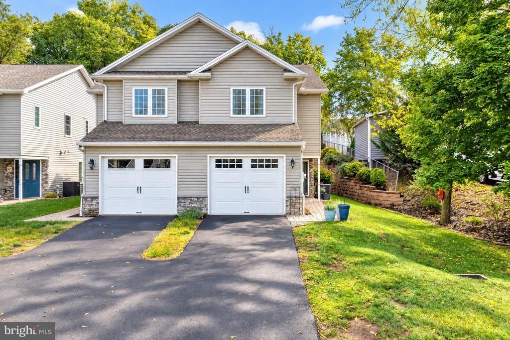 106 DENNIS DRIVE , ENOLA, PA 17025