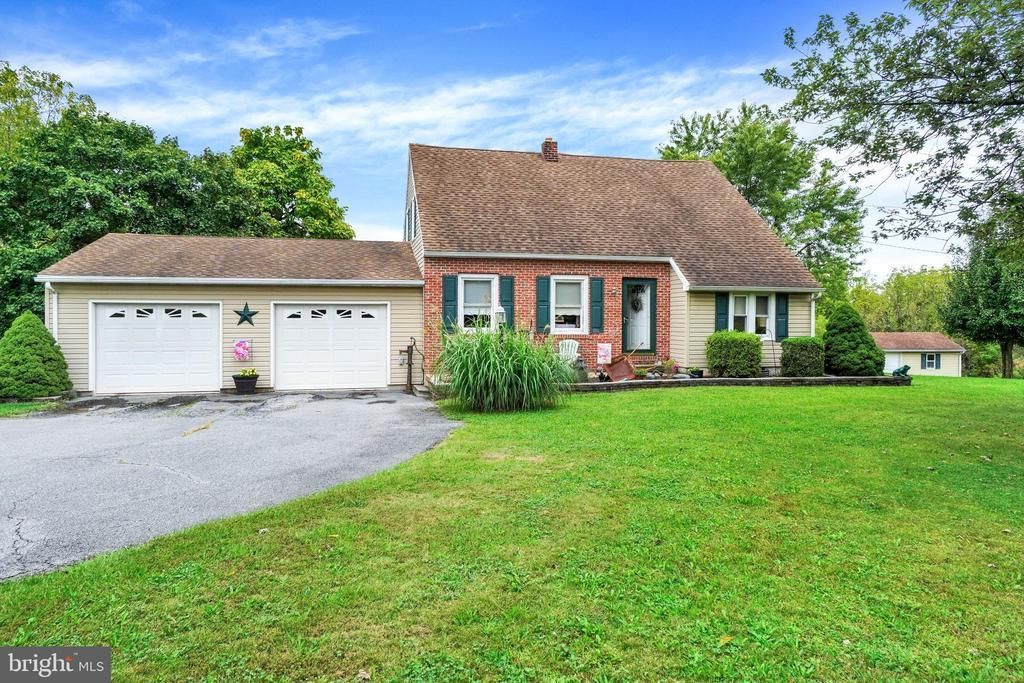 64 LOCUST POINT ROAD, MANCHESTER, PA 17345