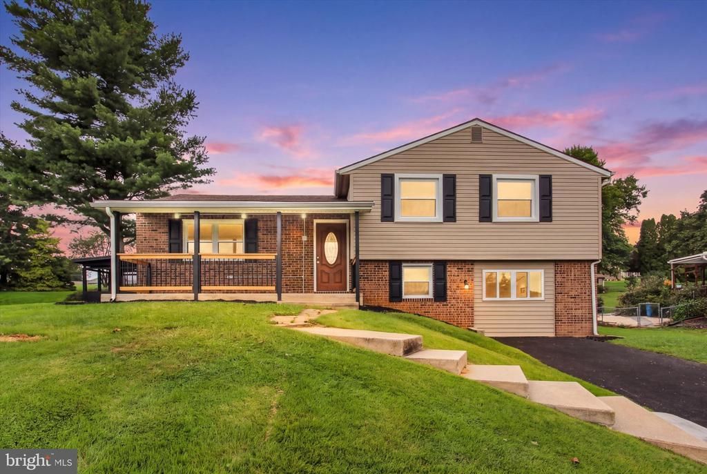 126 CLAREMONT DRIVE, SEVEN VALLEYS, PA 17360