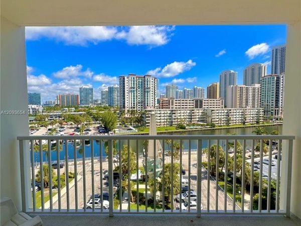 300 Bayview Dr, Unit 701, Sunny Isles Beach, FL 33160