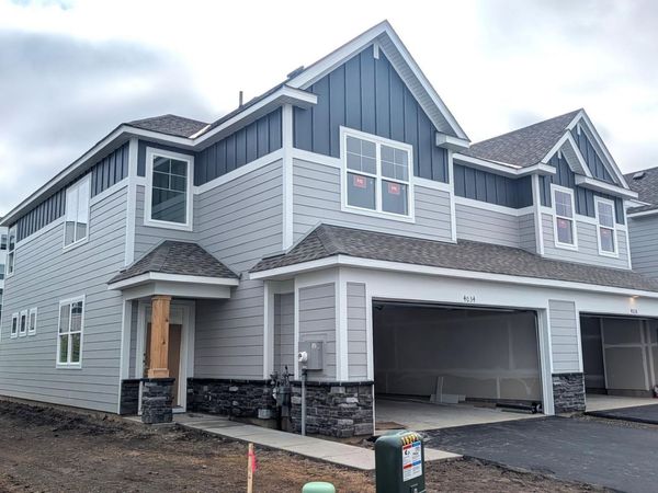 4034 Hayward Avenue N, Oakdale, MN 55128