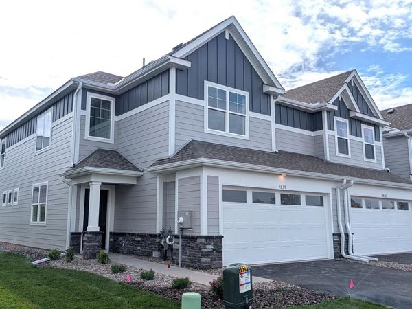 4034 Hayward Avenue N, Oakdale, MN 55128