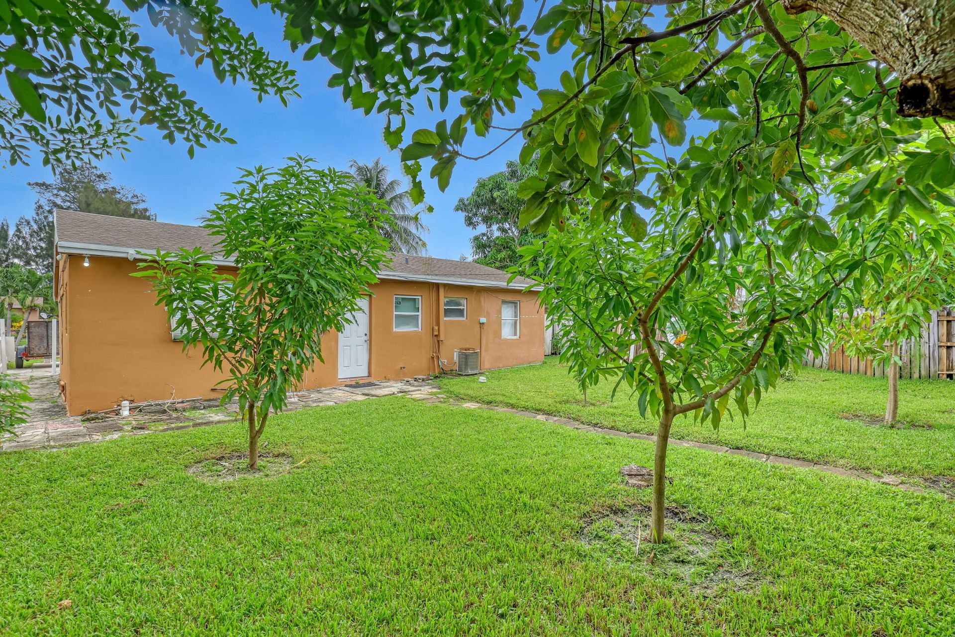 1627 4th Court Ne, Boynton Beach, FL 33435 Photo