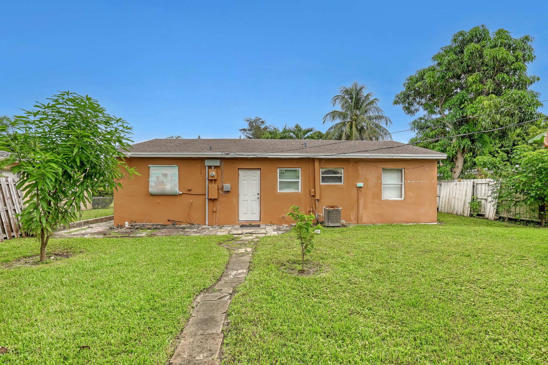 1627 4th Court Ne, Boynton Beach, FL 33435 Photo
