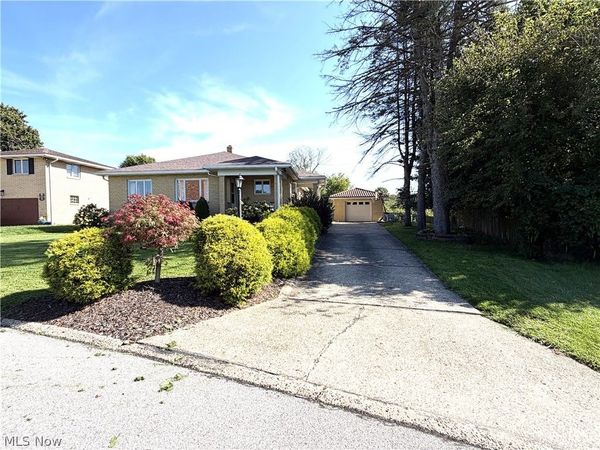 2098 Eve Drive , Steubenville, OH 43952