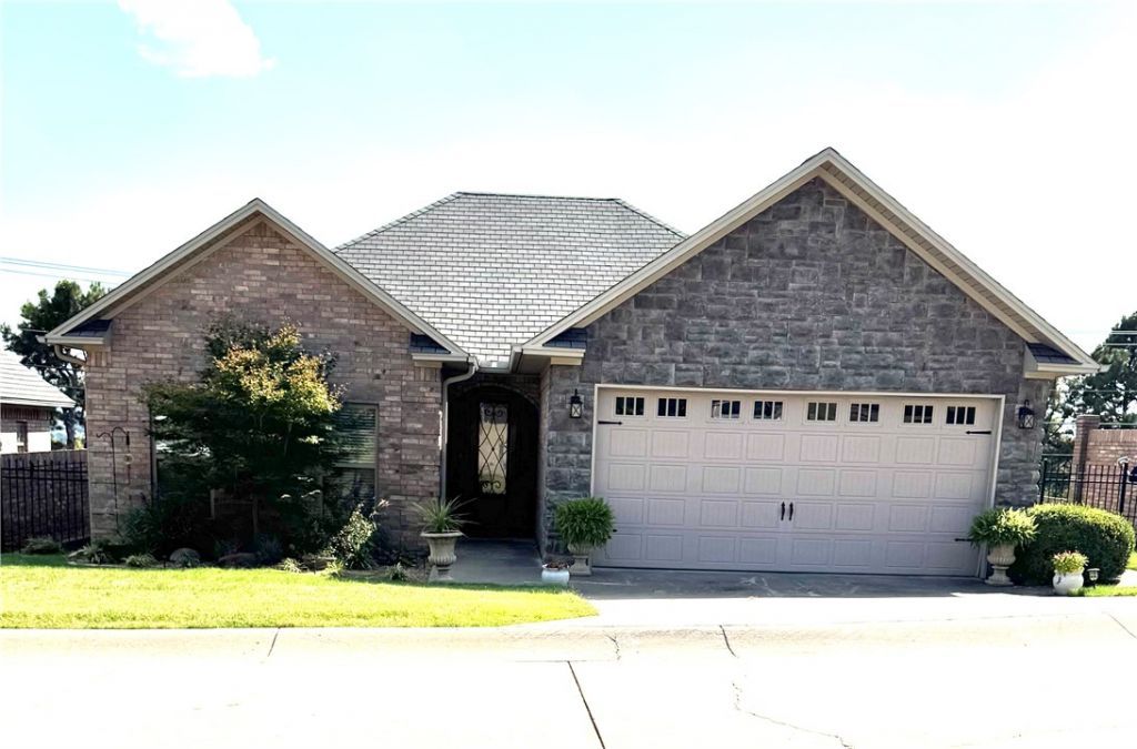 81 Village Court, Russellville, AR 72802 Main Photo