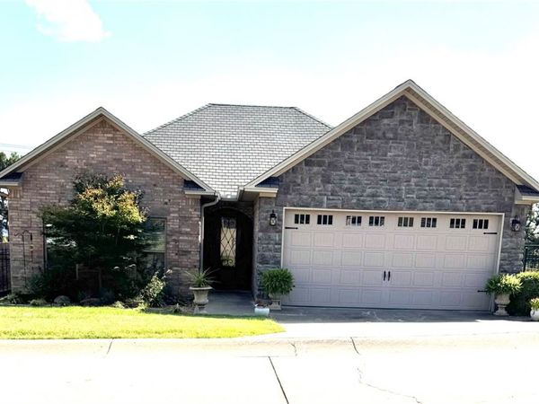 81 Village Court, Russellville, AR 72802