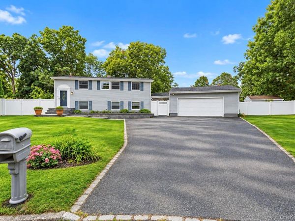 4 Bud Court , East Setauket, NY 11733