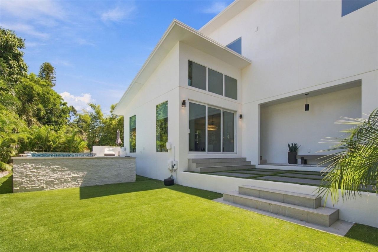 4440 Pompano Drive Se, Saint Petersburg, FL 33705 Photo