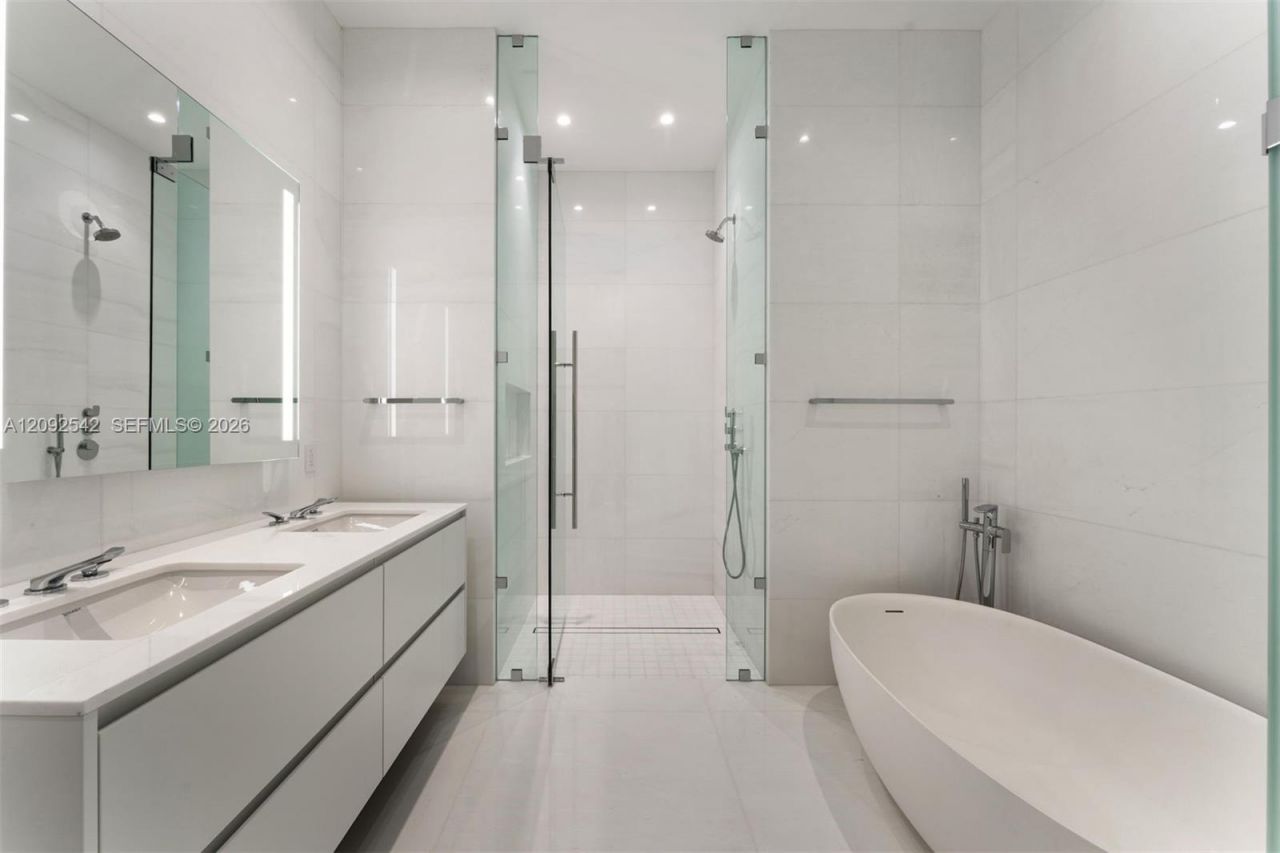 300 Biscayne Boulevard Way, Unit PH5801C, Miami, FL 33131 Photo