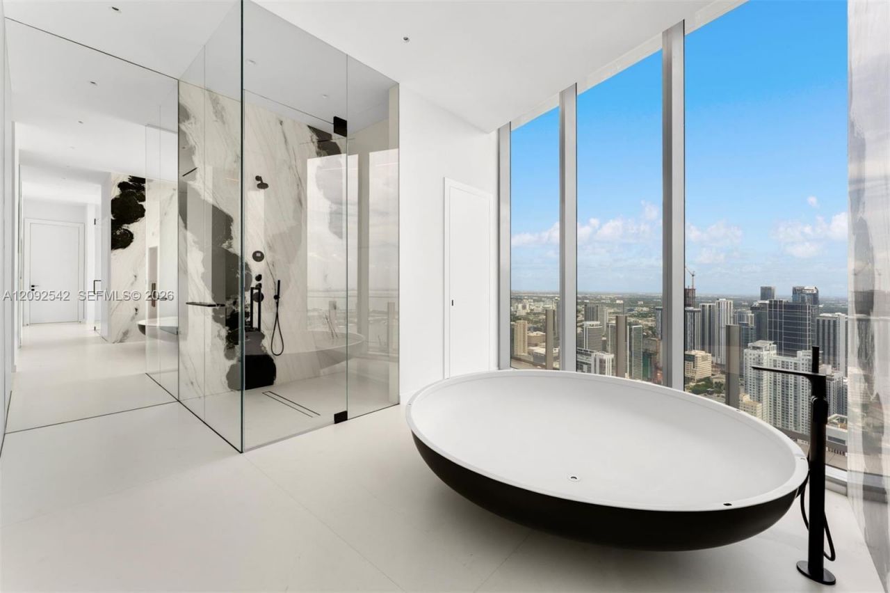 300 Biscayne Boulevard Way, Unit PH5801C, Miami, FL 33131 Photo