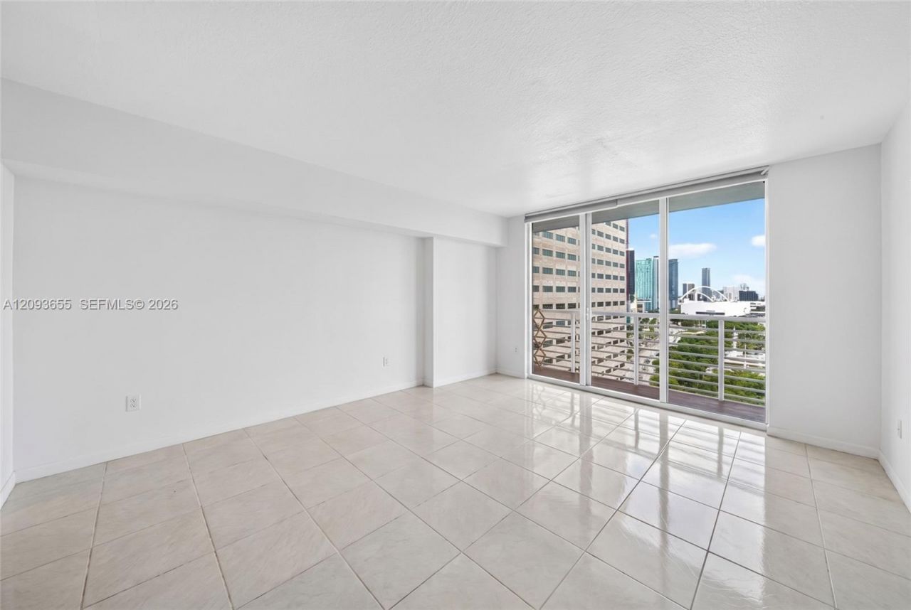 325 S Biscayne Blvd, Unit 2320, Miami, FL 33131 Photo