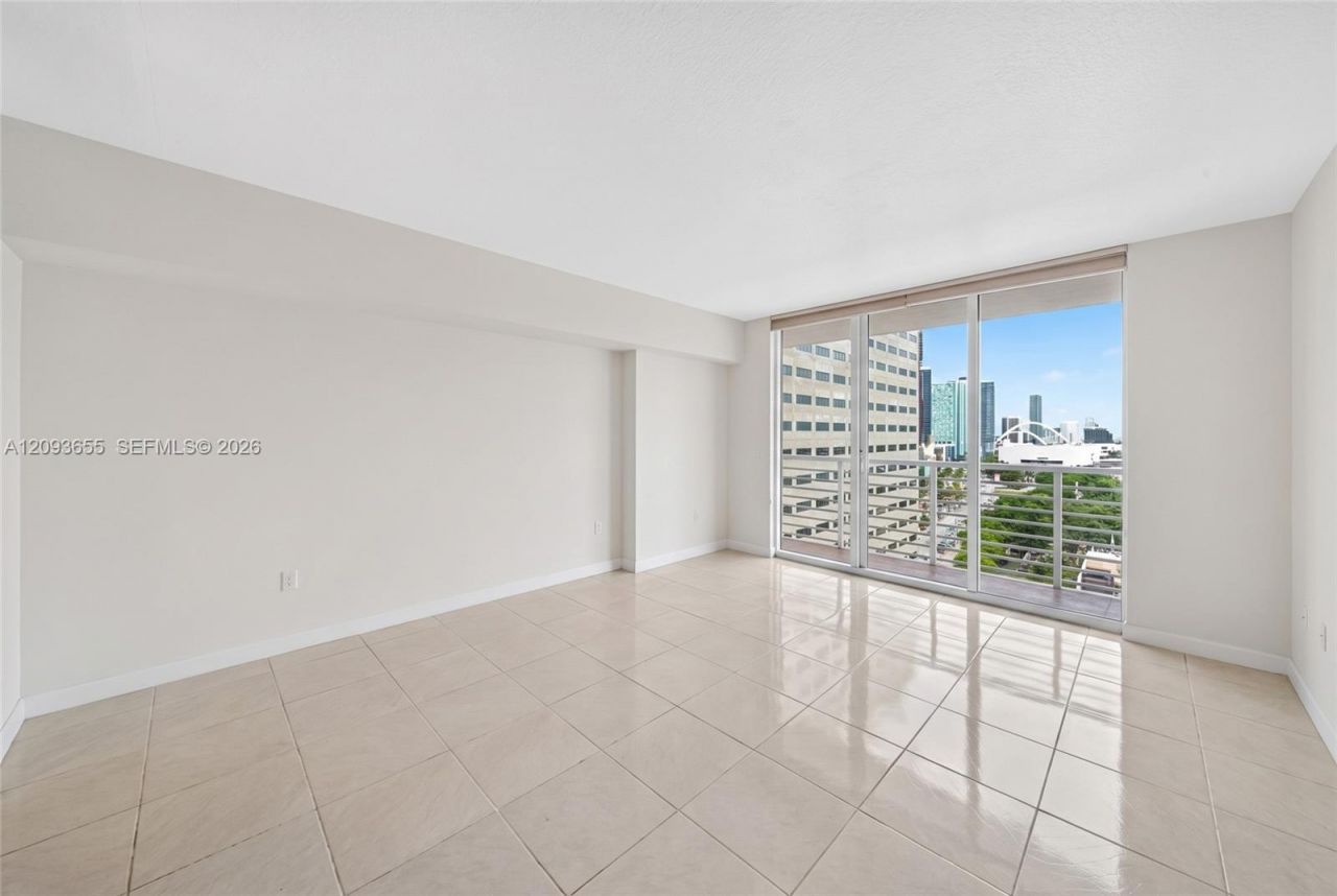325 S Biscayne Blvd, Unit 2320, Miami, FL 33131 Photo