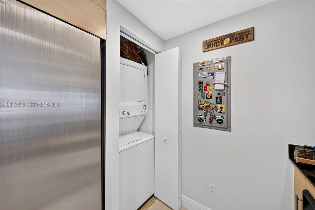 325 S Biscayne Blvd, Unit 2320, Miami, FL 33131 Photo