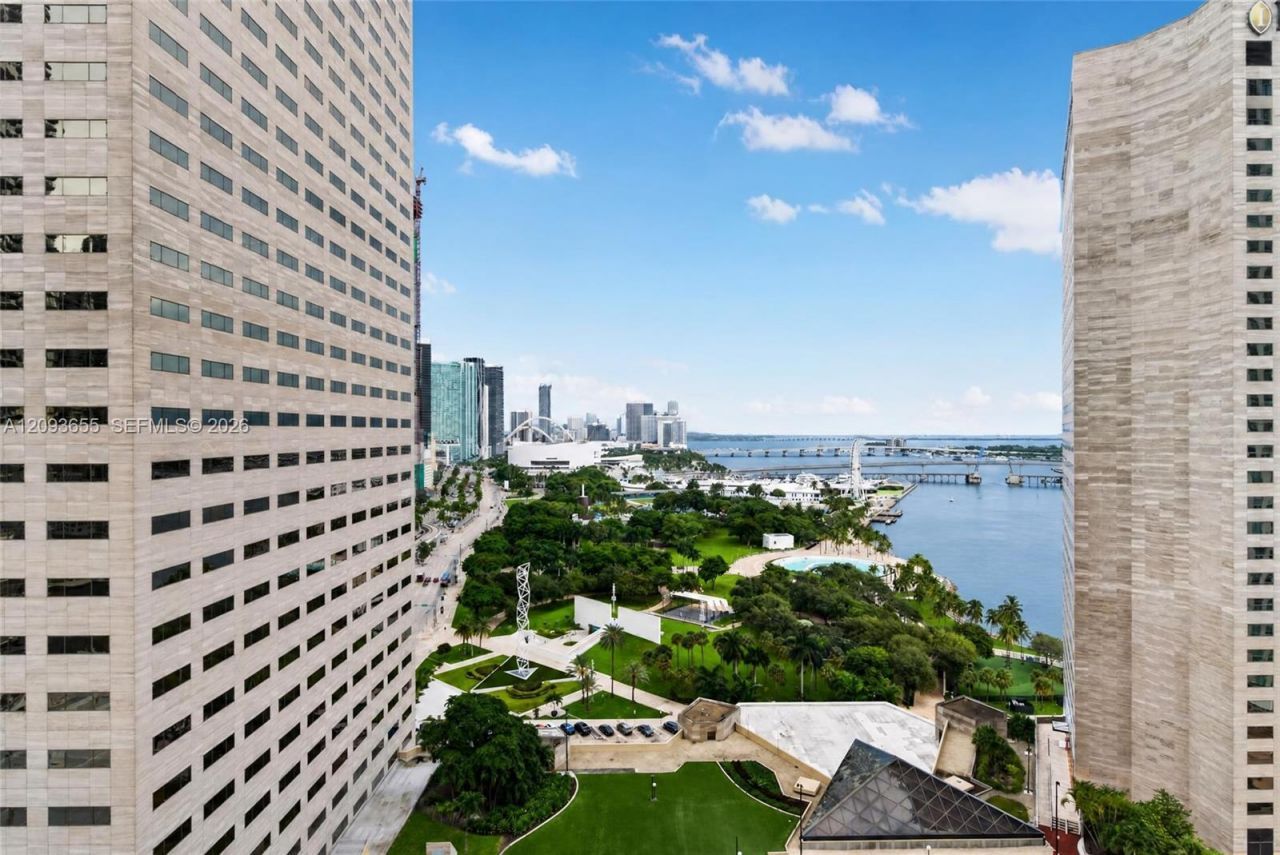 325 S Biscayne Blvd, Unit 2320, Miami, FL 33131 Photo
