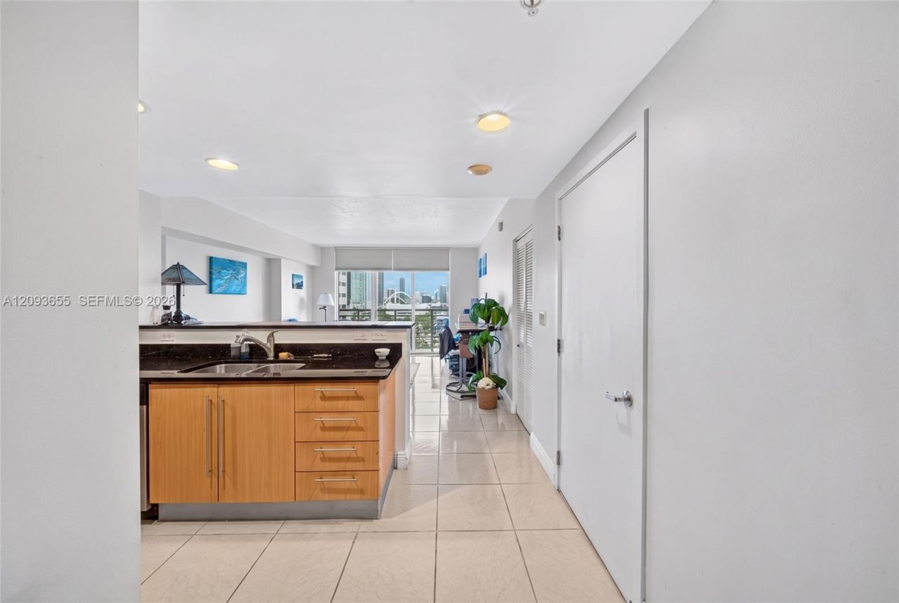 325 S Biscayne Blvd, Unit 2320, Miami, FL 33131 Photo