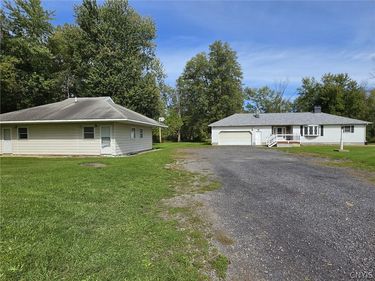 1041 and 1041A Old State Route 31 , Jordan, NY 13080