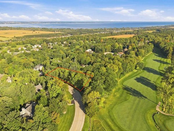 5 OAKRIDGE COURT, Fond Du Lac, WI 54937