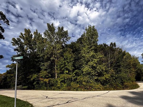 5 OAKRIDGE COURT, Fond Du Lac, WI 54937