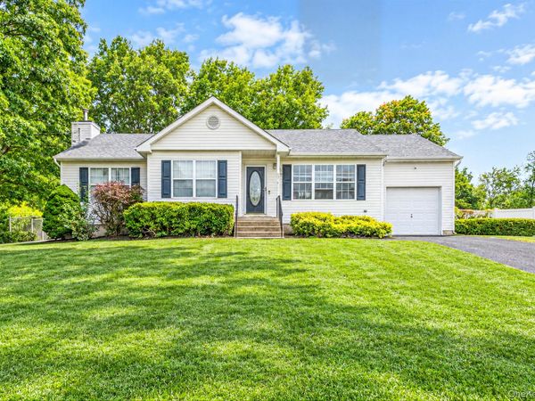 23 School Street , Lake Ronkonkoma, NY 11779