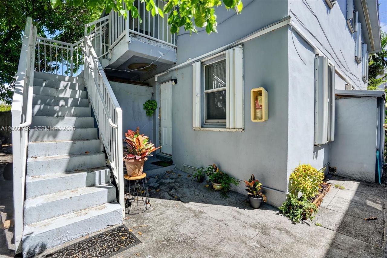 7610 Dickens Ave , Miami Beach, FL 33141 Photo