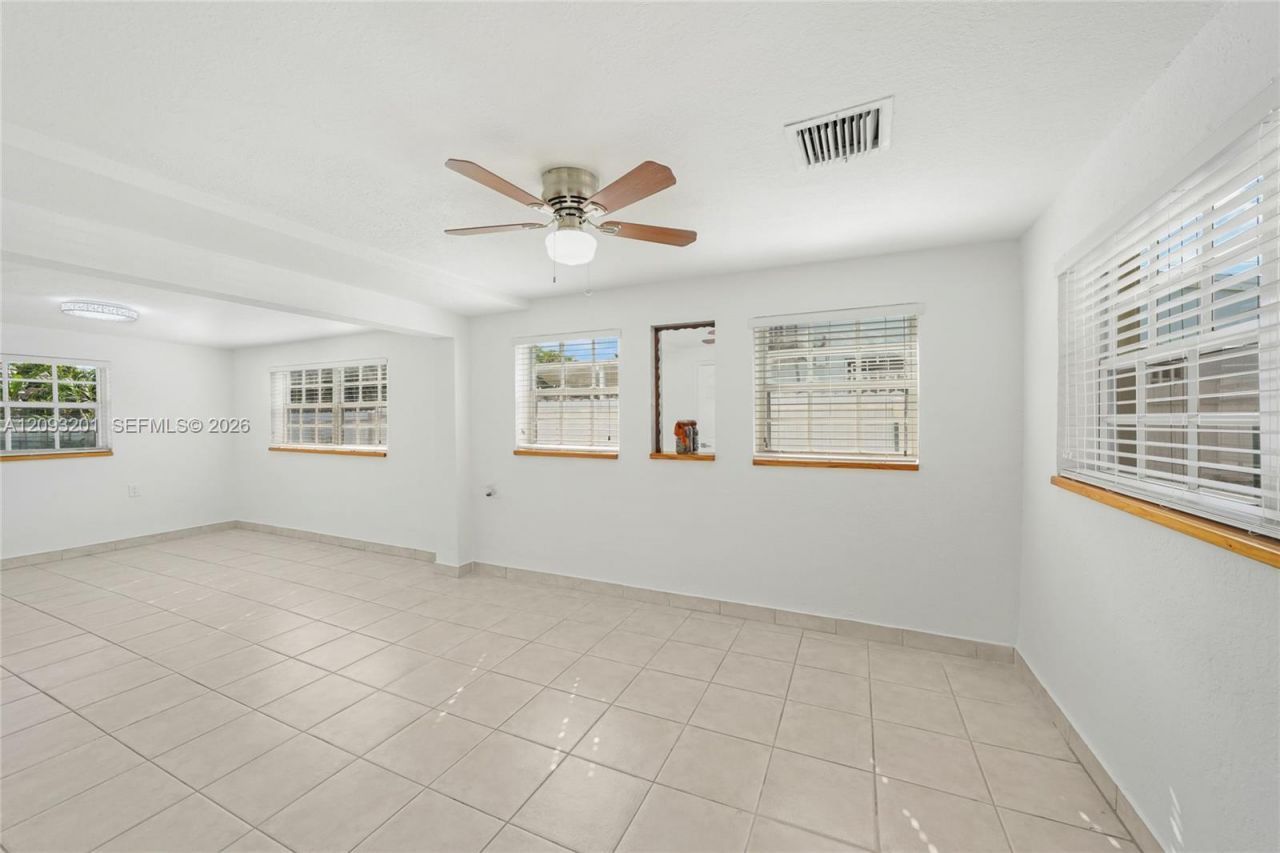 1250 W 34th St , Hialeah, FL 33012 Photo