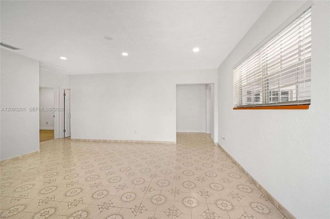1250 W 34th St , Hialeah, FL 33012 Photo