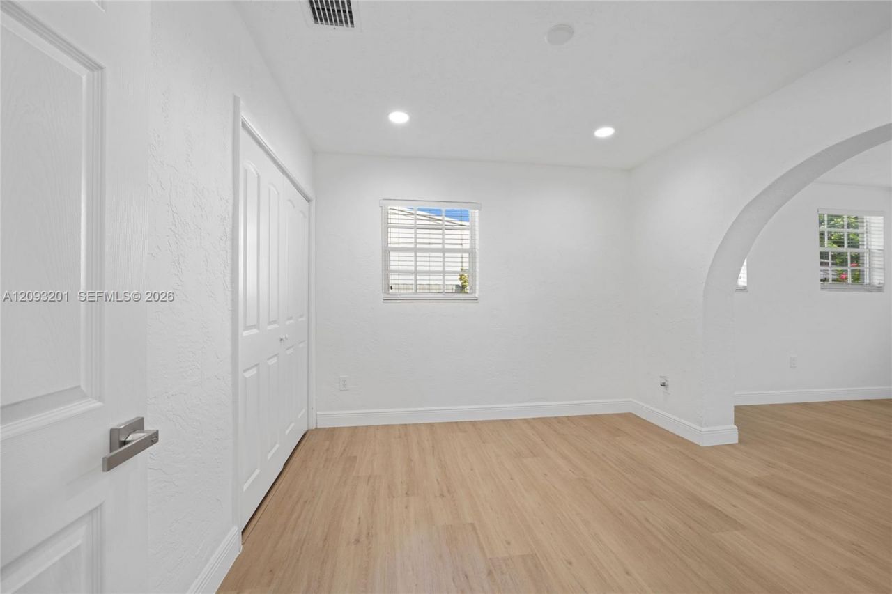 1250 W 34th St , Hialeah, FL 33012 Photo