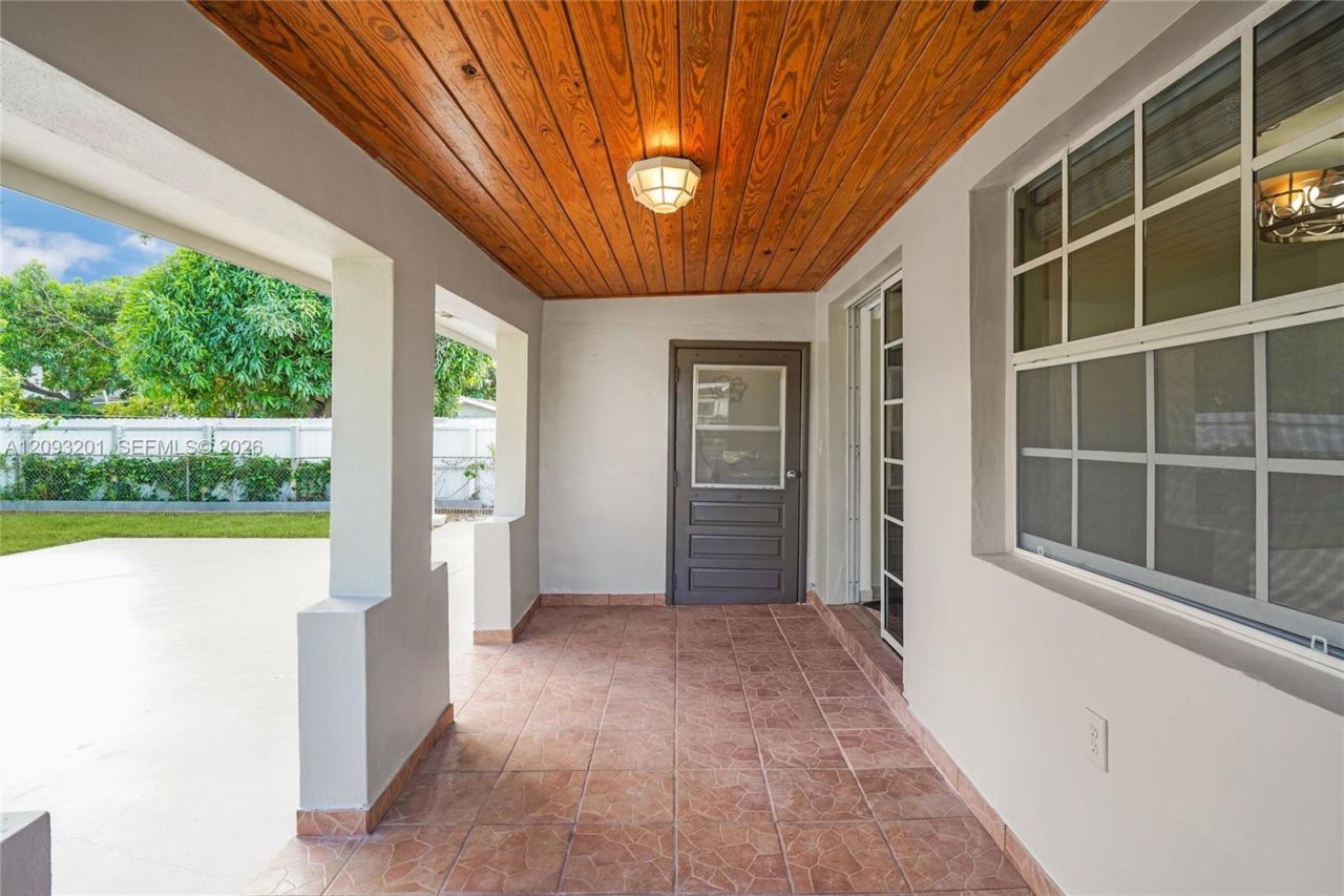 1250 W 34th St , Hialeah, FL 33012 Photo