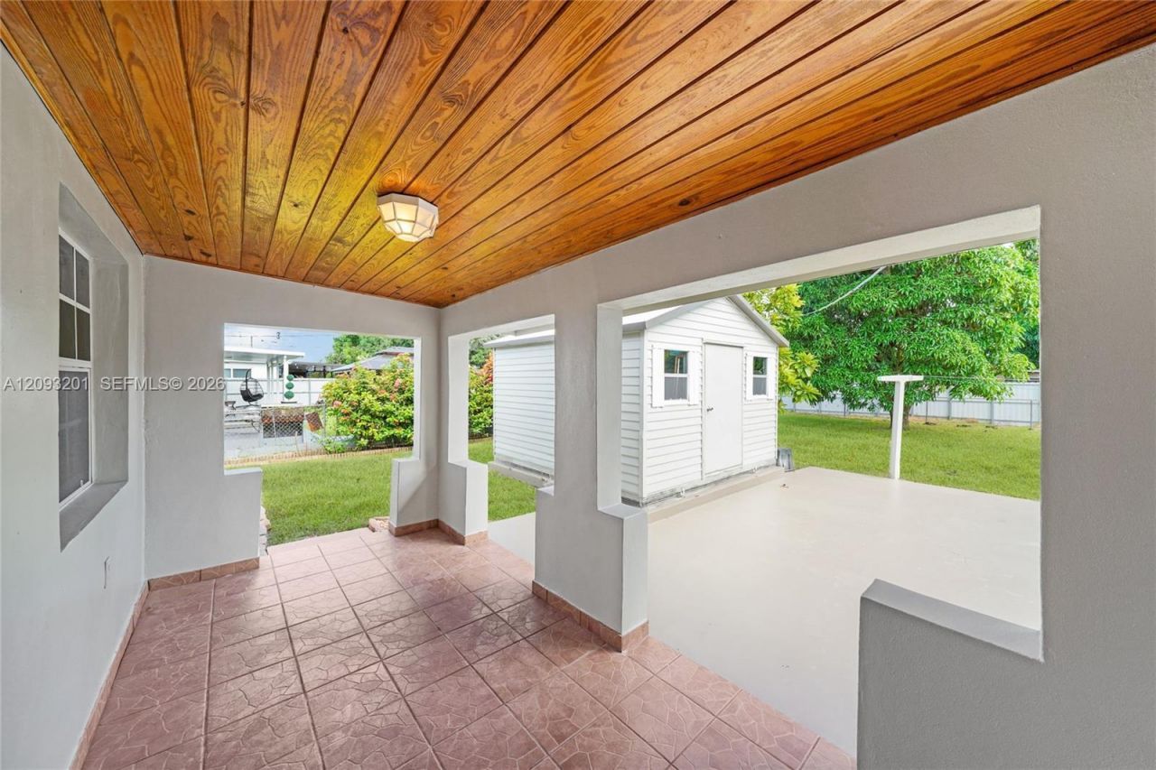1250 W 34th St , Hialeah, FL 33012 Photo