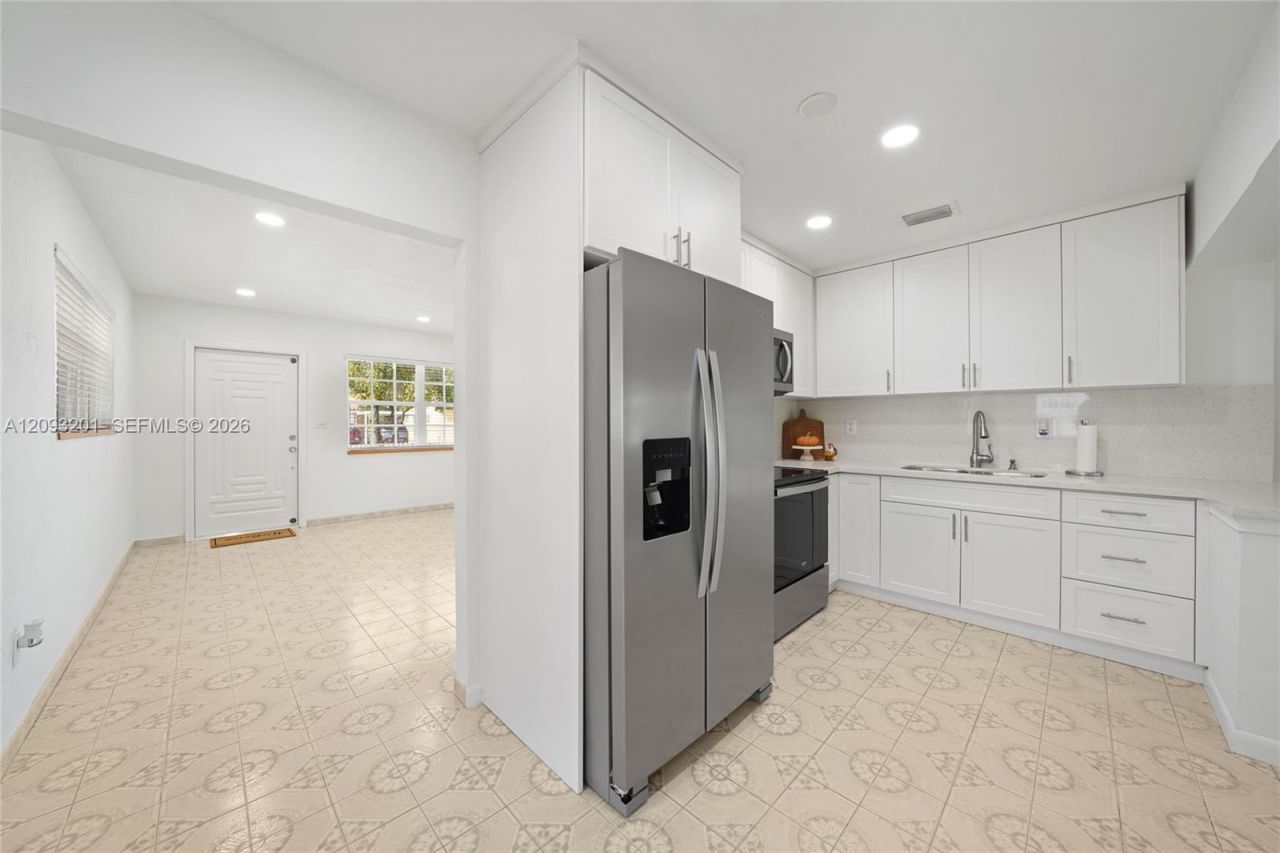 1250 W 34th St , Hialeah, FL 33012 Photo