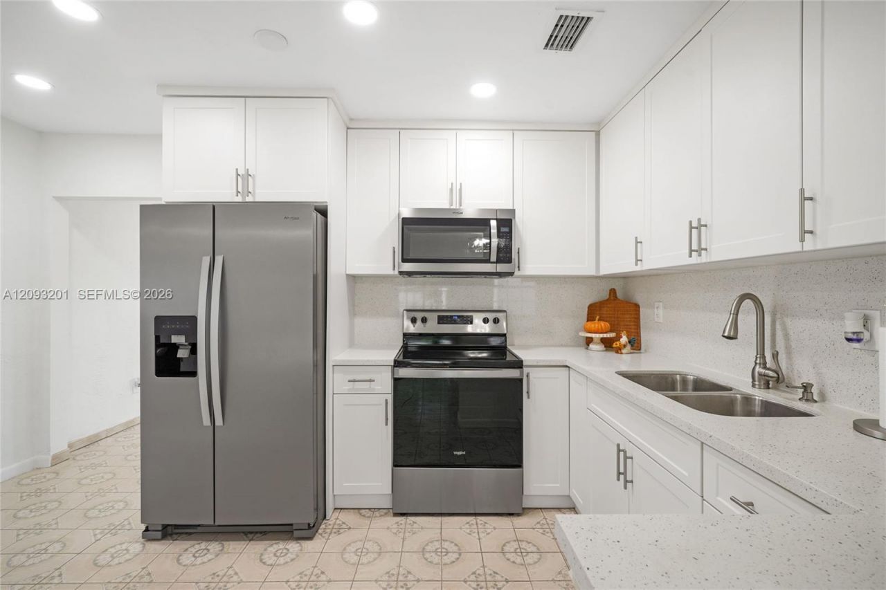 1250 W 34th St , Hialeah, FL 33012 Photo