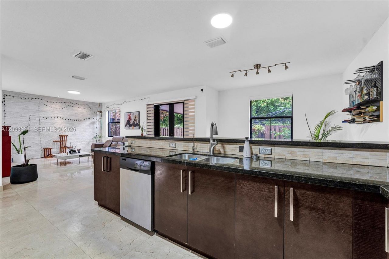 9770 NW 10th St , Unit 9770, Miami, FL 33172 Photo
