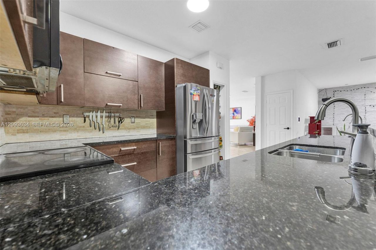 9770 NW 10th St , Unit 9770, Miami, FL 33172 Photo