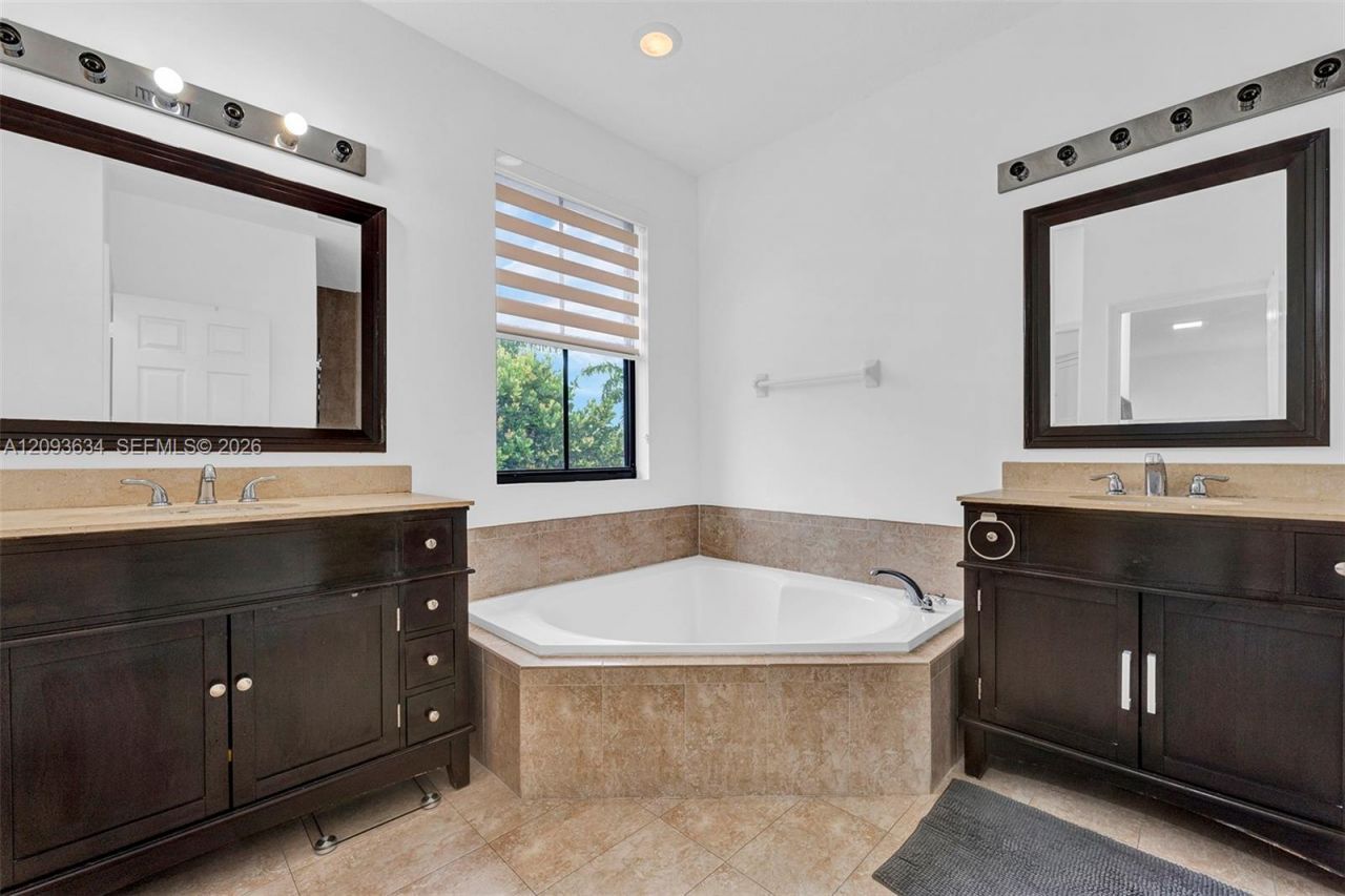 9770 NW 10th St , Unit 9770, Miami, FL 33172 Photo