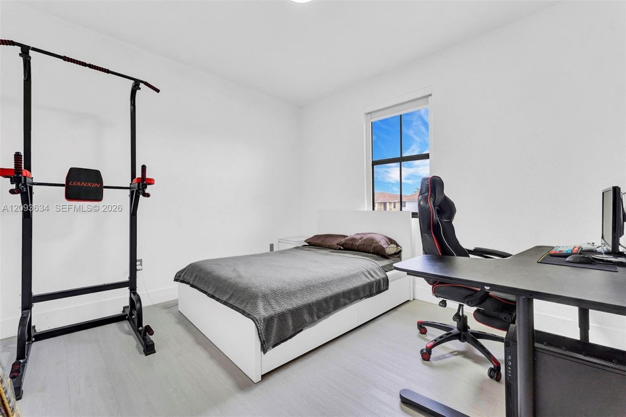 9770 NW 10th St , Unit 9770, Miami, FL 33172 Photo