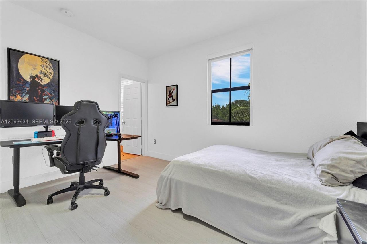 9770 NW 10th St , Unit 9770, Miami, FL 33172 Photo