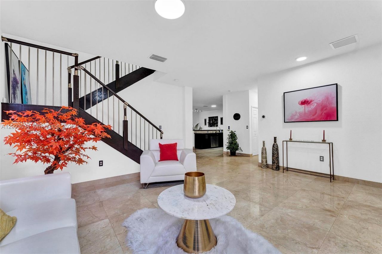 9770 NW 10th St , Unit 9770, Miami, FL 33172 Photo