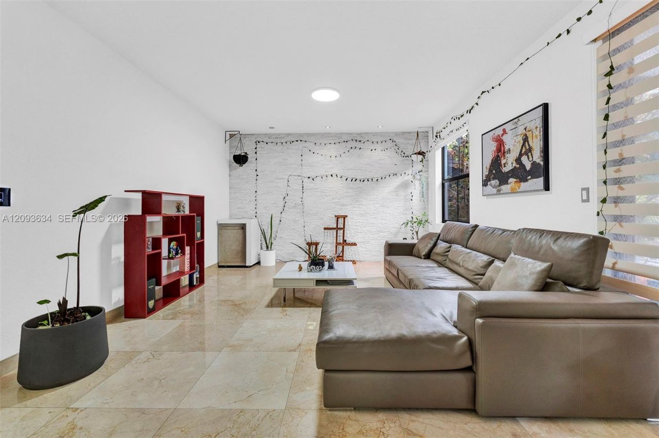 9770 NW 10th St , Unit 9770, Miami, FL 33172 Photo