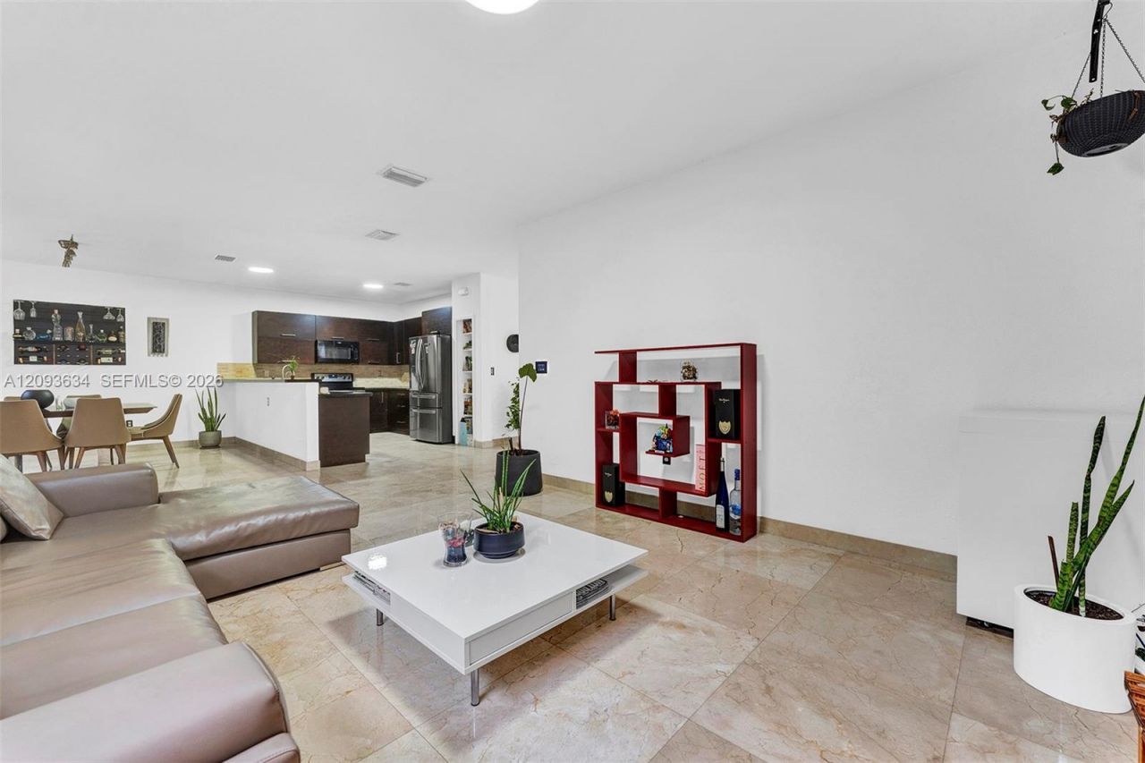 9770 NW 10th St , Unit 9770, Miami, FL 33172 Photo