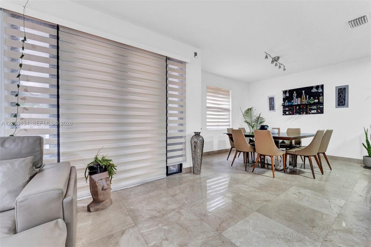 9770 NW 10th St , Unit 9770, Miami, FL 33172 Photo