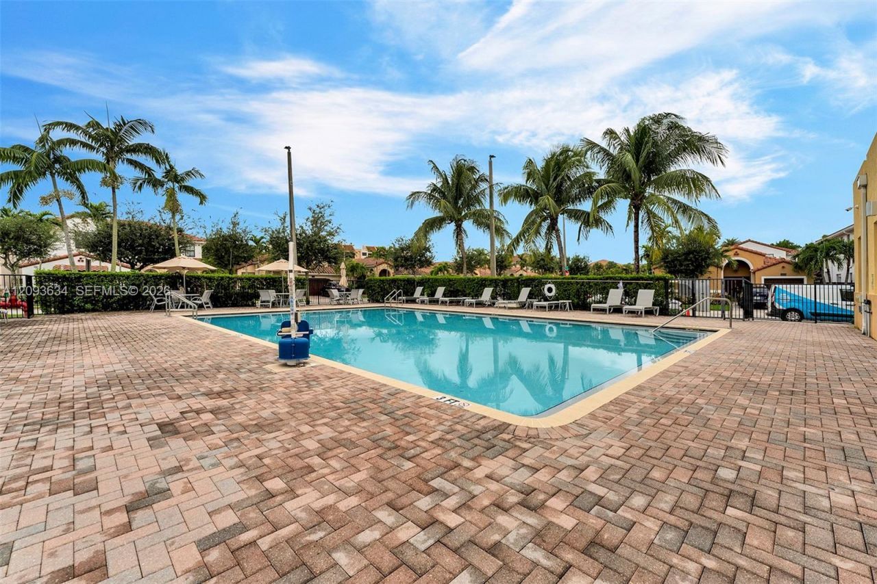 9770 NW 10th St , Unit 9770, Miami, FL 33172 Photo