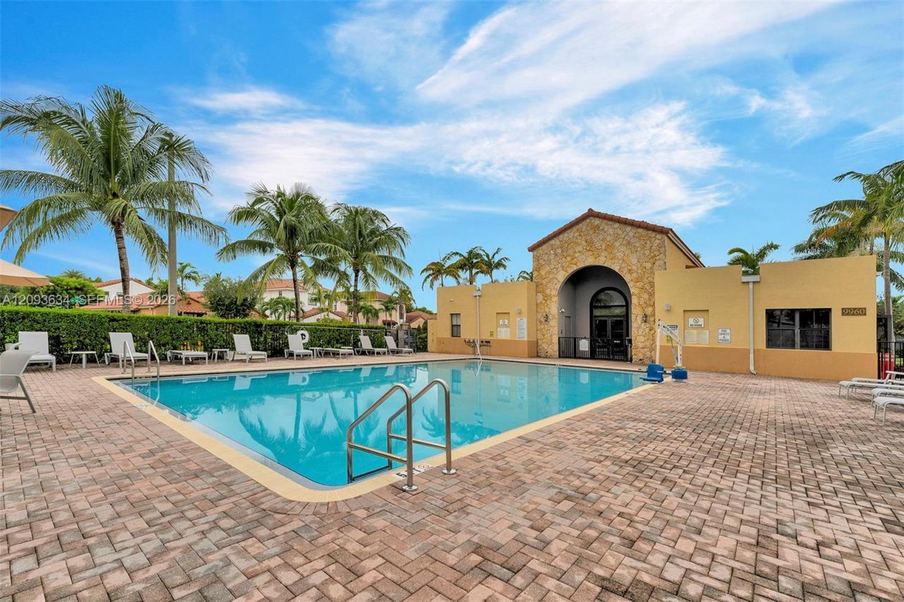 9770 NW 10th St , Unit 9770, Miami, FL 33172 Photo