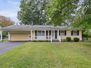 25 Ledgewood Circle, Rochester, NY 14615