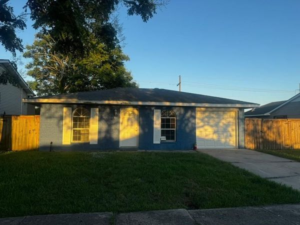 557 WILLOWBROOK Drive , Gretna, LA 70056