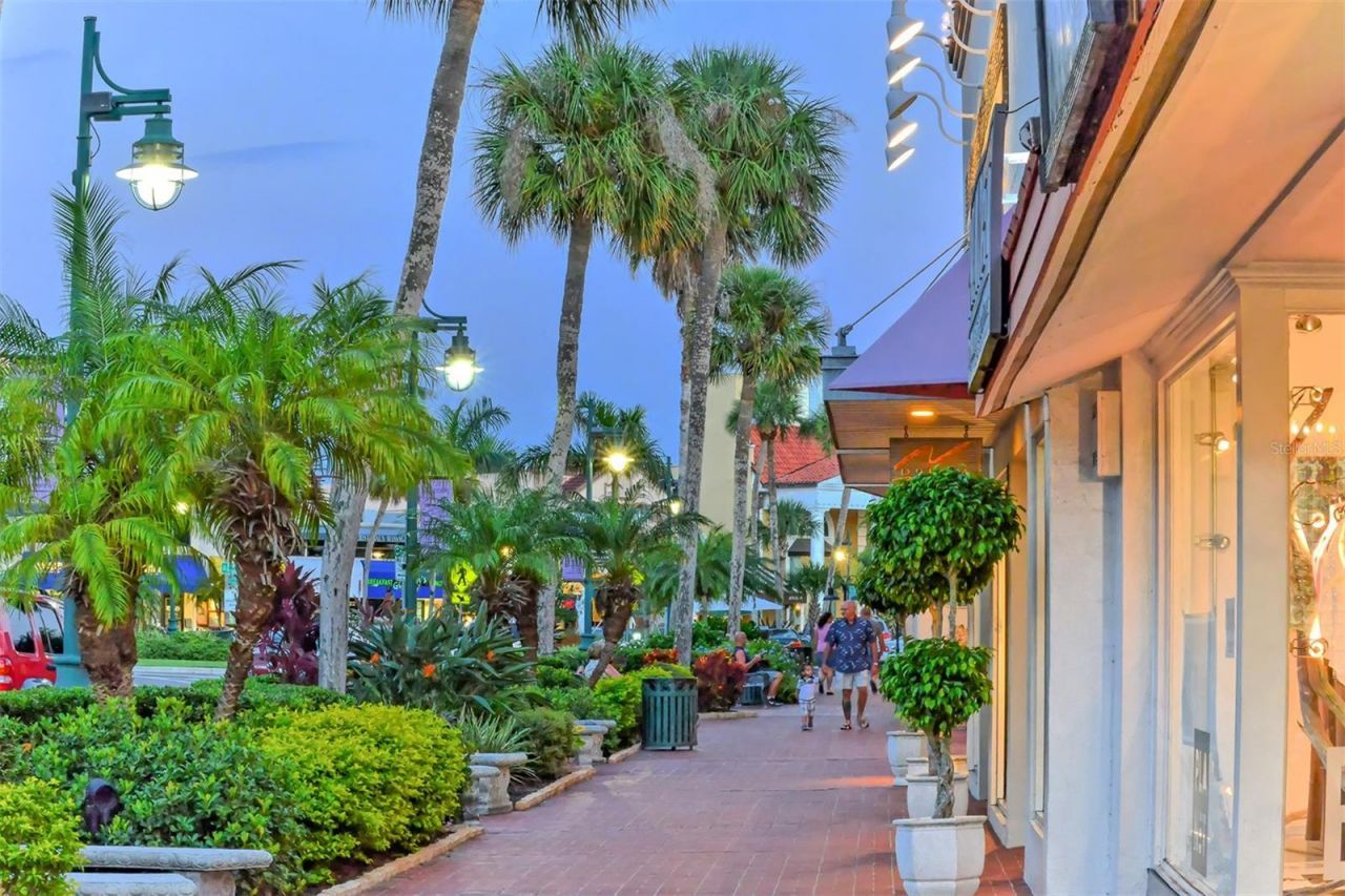 1212 Benjamin Franklin Drive, Unit 604, Sarasota, FL 34236 Photo