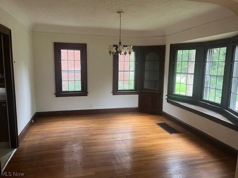 18331 Newell Road, Shaker Heights, OH 44122 Photo 6
