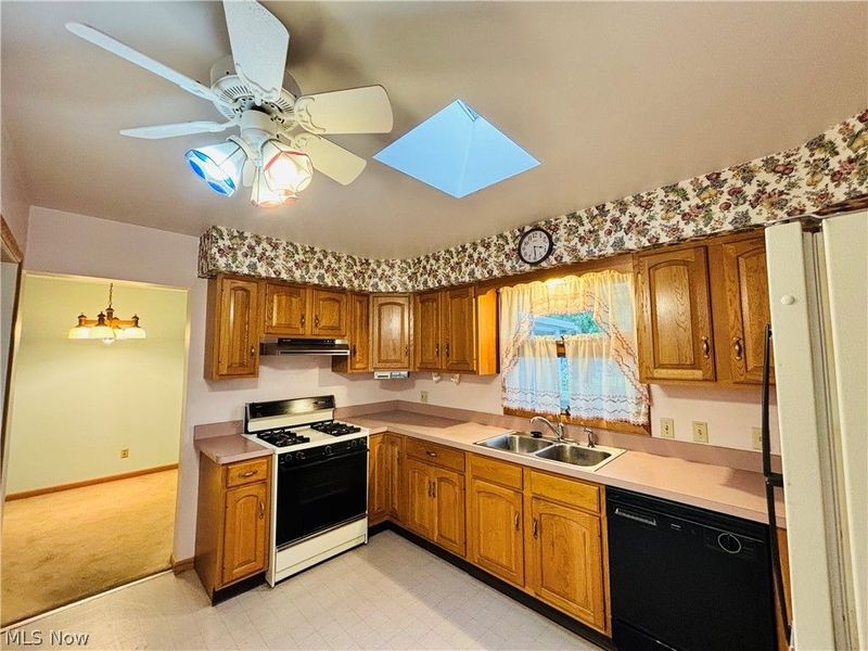 1551 Wilsonway Drive, Barberton, OH 44203 Photo 12